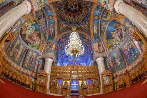 Sclipirile Luminii: Mănăstirea Caraiman Poza 301091