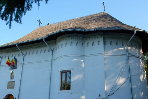 Binecuvântare arhierească la hramul Mănăstirii Lacuri - Hârlău Poza 301167