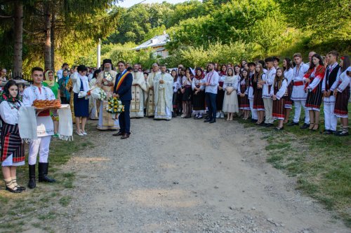 Binecuvântare arhierească la hramul Mănăstirii Lacuri - Hârlău Poza 301171