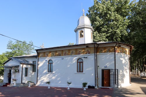 Biserica „Sfinții Apostoli Petru și Pavel” din Panciu și-a serbat ocrotitorii Poza 301245