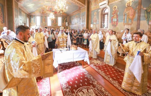 Biserica „Sfinții Apostoli Petru și Pavel” din Panciu și-a serbat ocrotitorii Poza 301248