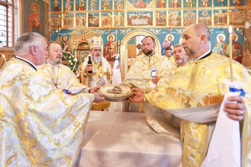 Biserica „Sfinții Apostoli Petru și Pavel” din Panciu și-a serbat ocrotitorii Poza 301249