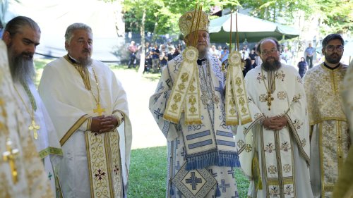 Sărbătoarea Mănăstirii „Sfinții Apostoli Petru și Pavel” de la Cârțișoara Poza 301250