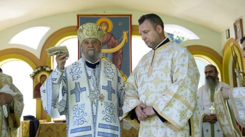 Sărbătoarea Mănăstirii „Sfinții Apostoli Petru și Pavel” de la Cârțișoara Poza 301253