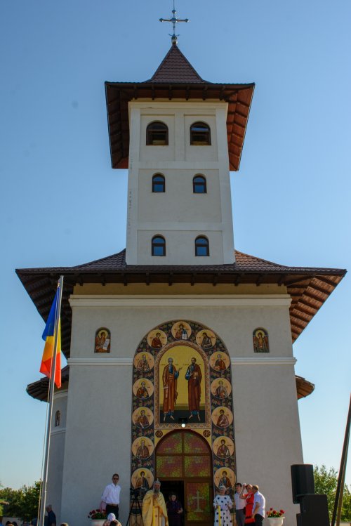Sfințirea picturii unei biserici din Botoșani Poza 301300