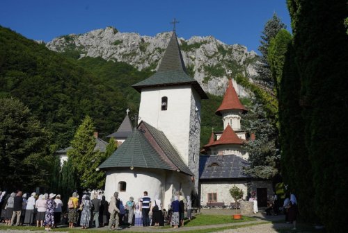Slujire arhierească la Mănăstirea Râmeț Poza 301354