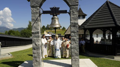 Hram la Mănăstirea „Soborul Sfinților Apostoli” din Bran Poza 301468