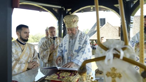 Hram la Mănăstirea „Soborul Sfinților Apostoli” din Bran Poza 301469