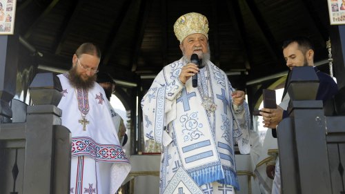 Hram la Mănăstirea „Soborul Sfinților Apostoli” din Bran Poza 301472