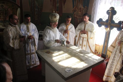 Resfințirea bisericii din parohia olteană Slăvuța Poza 301497