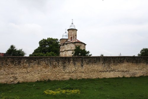 Mănăstirea renăscută din Codrii Iaşilor Poza 301544