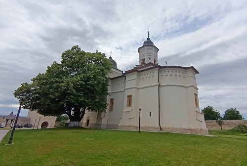 Mănăstirea renăscută din Codrii Iaşilor Poza 301546
