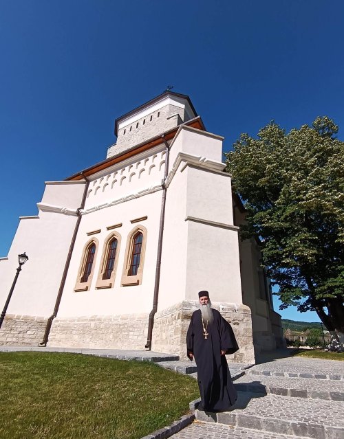 Mănăstirea renăscută din Codrii Iaşilor Poza 301548