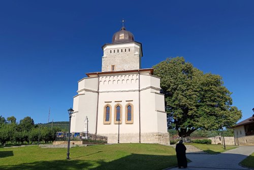Mănăstirea renăscută din Codrii Iaşilor Poza 301570