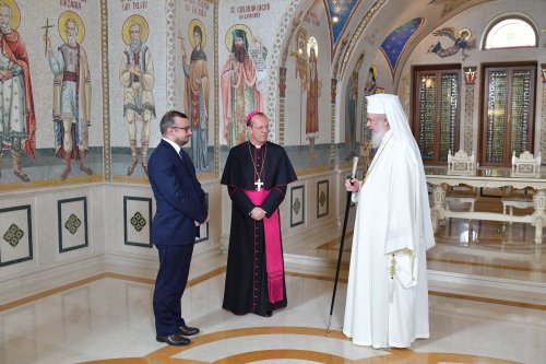 Noul Nunțiu Apostolic în vizită de prezentare la Patriarhia Română Poza 301634