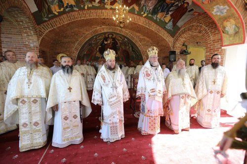 Slujiri arhiereşti în Episcopia Maramureşului şi Sătmarului Poza 301690