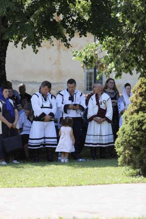 Slujiri arhiereşti în Episcopia Maramureşului şi Sătmarului Poza 301692