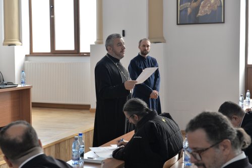 Examen pentru obținerea gradelor profesionale în preoție la București Poza 302204