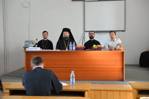 Examen pentru obținerea gradelor profesionale în preoție la București Poza 302209
