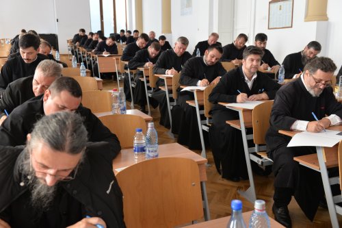 Examen pentru obținerea gradelor profesionale în preoție la București Poza 302212