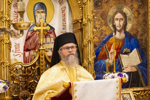 Continuă slujbele închinate evenimentului aniversar al Catedralei Patriarhale Poza 302523