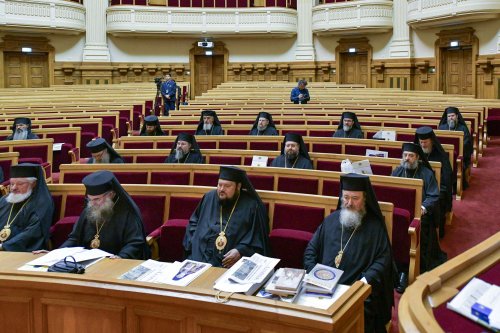 Ședință de lucru a Sfântului Sinod al Bisericii Ortodoxe Române Poza 302453