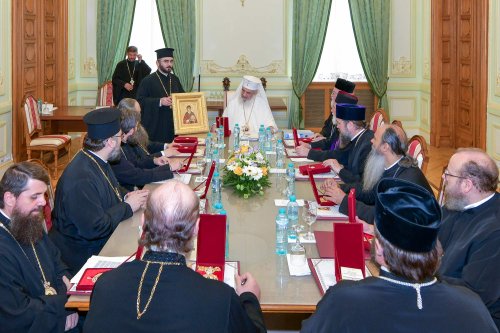 Ședință de lucru a Sfântului Sinod al Bisericii Ortodoxe Române Poza 302456