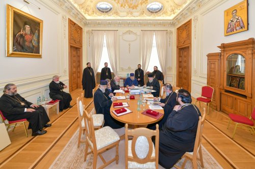 Ședință de lucru a Sfântului Sinod al Bisericii Ortodoxe Române Poza 302458