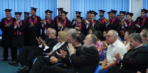 Festivitatea de absolvire la Facultatea de Teologie Ortodoxă din Alba Iulia Poza 302736