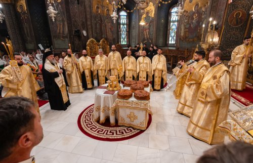 Rugăciune de seară la Catedrala Patriarhală Poza 303212