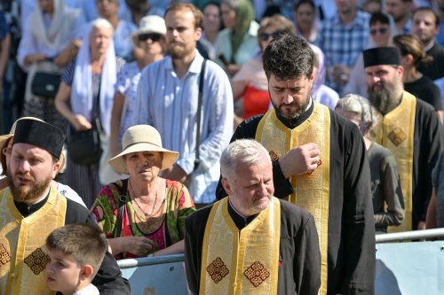 Zi de luminată cinstire a Sfântului Ocrotitor al Bucureștilor la un sfert de mileniu de la venirea cinstitelor sale moaște în Capitală Poza 303138