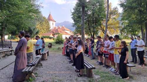 Tabăra „Tradiție și noutate” la Mănăstirea „Brâncoveanu” de la Sâmbăta de Sus Poza 303681