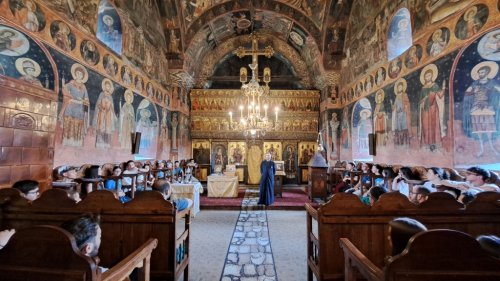 Tabăra „Tradiție și noutate” la Mănăstirea „Brâncoveanu” de la Sâmbăta de Sus Poza 303685