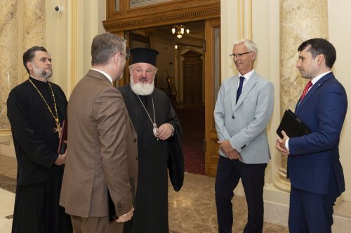 Secretarul de stat pentru Culte și Naționalități de la Budapesta în vizită la Patriarhia Română Poza 303744