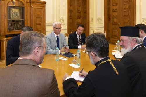 Secretarul de stat pentru Culte și Naționalități de la Budapesta în vizită la Patriarhia Română Poza 303751