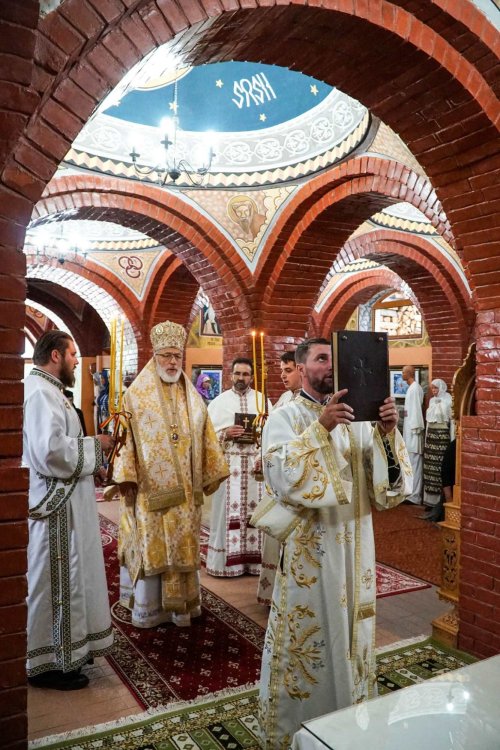 Popas de rugăciune la o mănăstire argeșeană Poza 303974