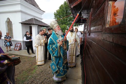 Resfințirea bisericii în Parohia Calapăru din Oltenia Poza 303971