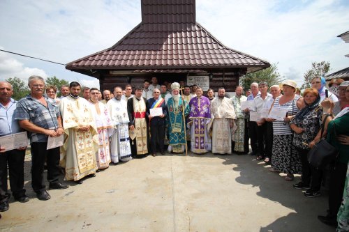 Resfințirea bisericii în Parohia Calapăru din Oltenia Poza 303973