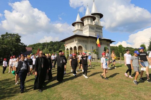 Binecuvântări arhiereşti pentru copii şi tineri, în Episcopia Maramureşului şi Sătmarului Poza 304092