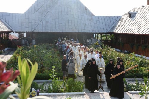 Zi de hram la Mănăstirea „Sfânta Ana” din Orșova Poza 304178