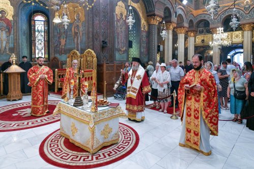 Patriarhii Iustin şi Teoctist au fost pomeniți la Catedrala Patriarhală Poza 304291
