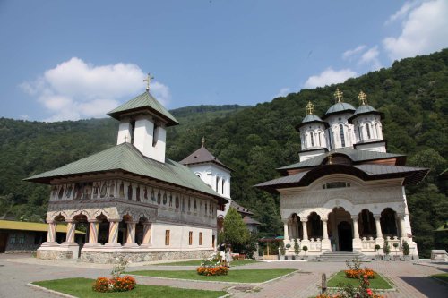 Specificul tradiţiei monahismului ortodox la Mănăstirea Lainici Poza 303633