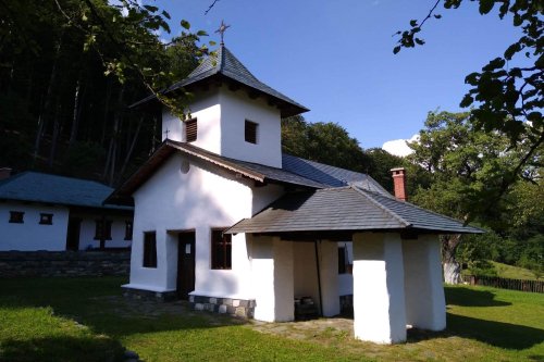 Specificul tradiţiei monahismului ortodox la Mănăstirea Lainici Poza 303635