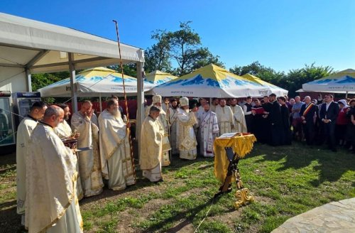 Resfințirea bisericii din Hudești, Botoșani Poza 304412