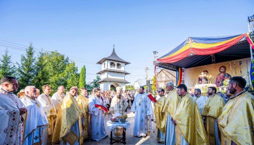 Biserica „Izvorul Tămăduirii” Deleni - Pârteștii de Jos a fost resfințită Poza 304494