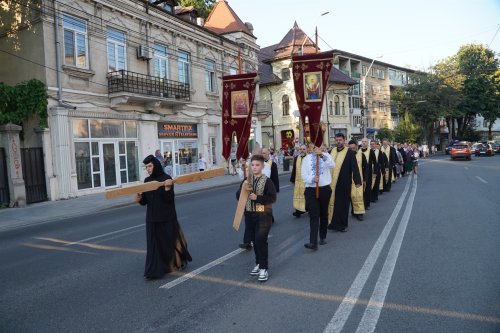 A început tradiționalul pelerinaj de vară din Arhiepiscopia Dunării de Jos Poza 304706