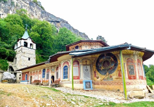 Sclipirile Luminii: Veliko Târnovo, Bulgaria, tradiţie şi modernitate