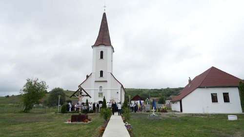 Biserica din Brădeni, județul Sibiu, a fost târnosită Poza 304901