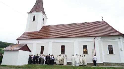 Biserica din Brădeni, județul Sibiu, a fost târnosită Poza 304903