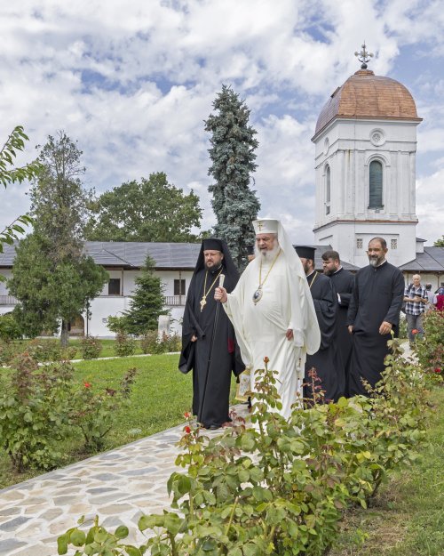 Sărbătorirea hramului istoric al Mănăstirii Cernica Poza 305116